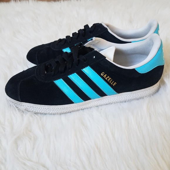 blue and black gazelles